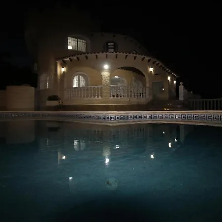 Costa - Castillo Holiday home *